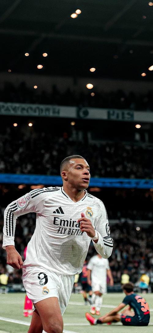 拒绝续约！武汉三镇顶薪留不住前恒大国脚，北京国安有望成新下家（前恒大国脚拒续约武汉三镇，顶薪难挽留，北京国安或成新东家）