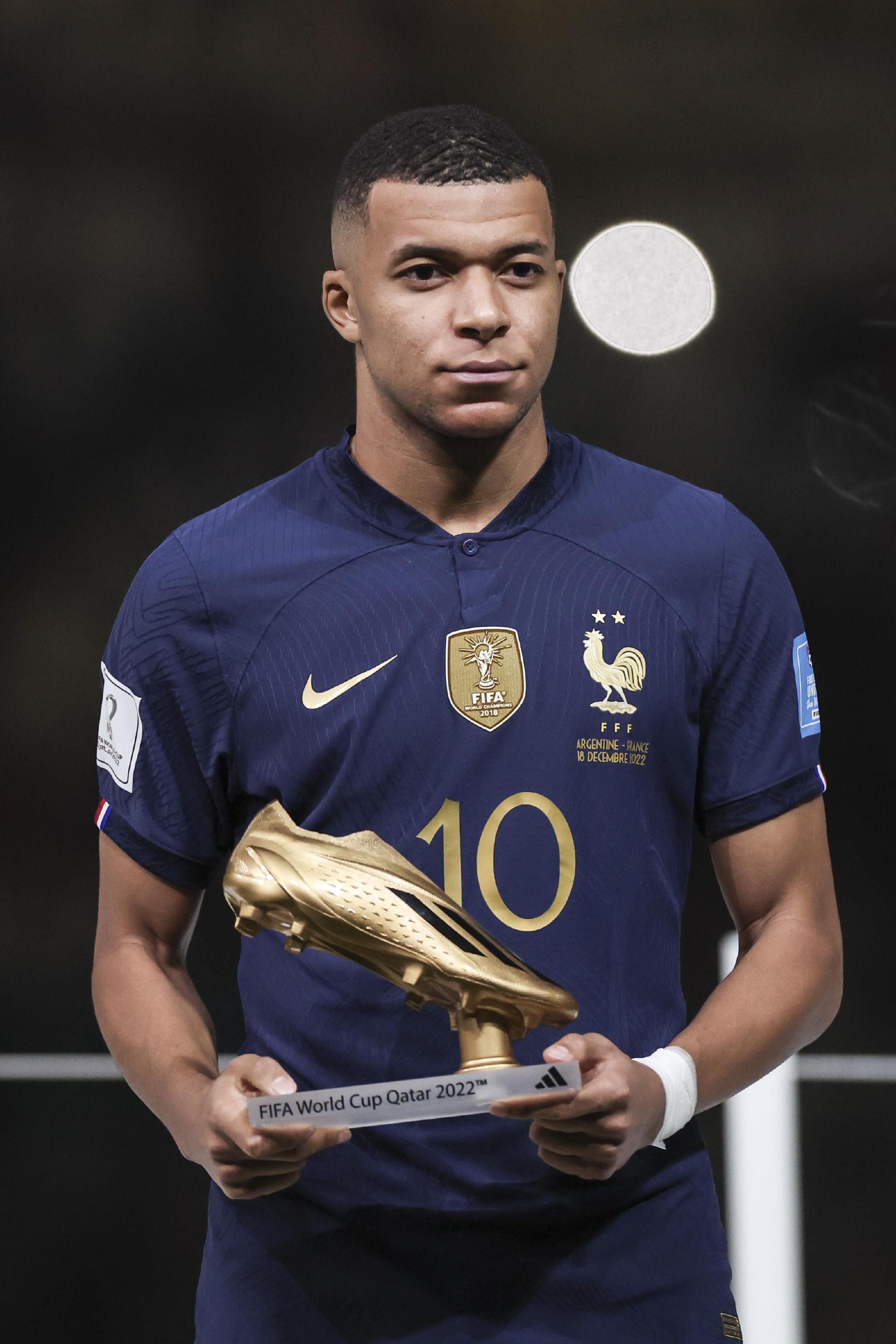 逆天，挪威甲门将点球大战一脚将摆好的球踢走以干扰对方（挪威甲点球大战现争议：门将一脚踢走摆好的球干扰对手）