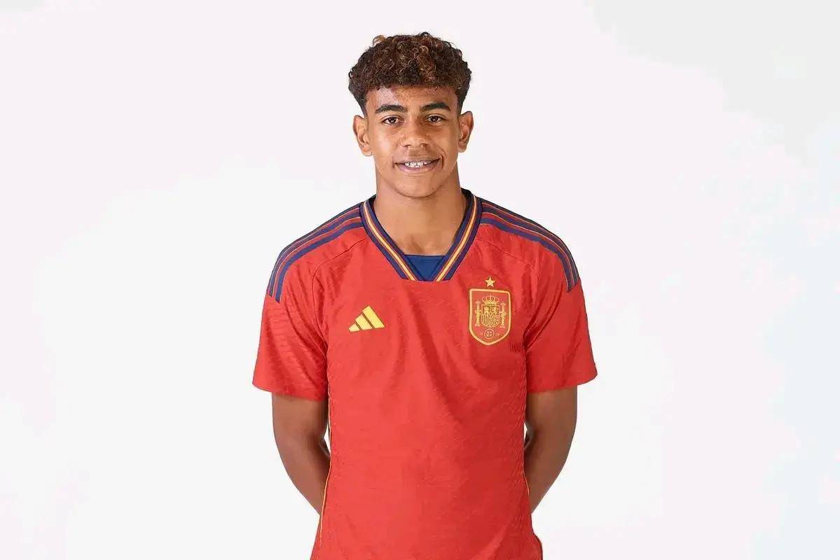 尼日利亚11月大名单：奥斯梅恩、卢克曼、丘库埃泽在列（尼日利亚公布11月名单：奥斯梅恩、卢克曼、丘库埃泽入选）